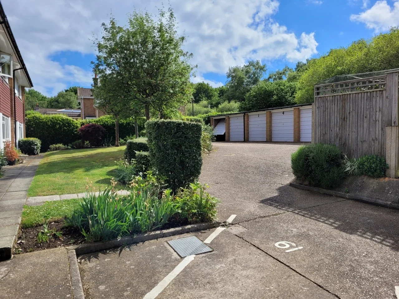 Flat Lewins Road in Epsom and Ewell