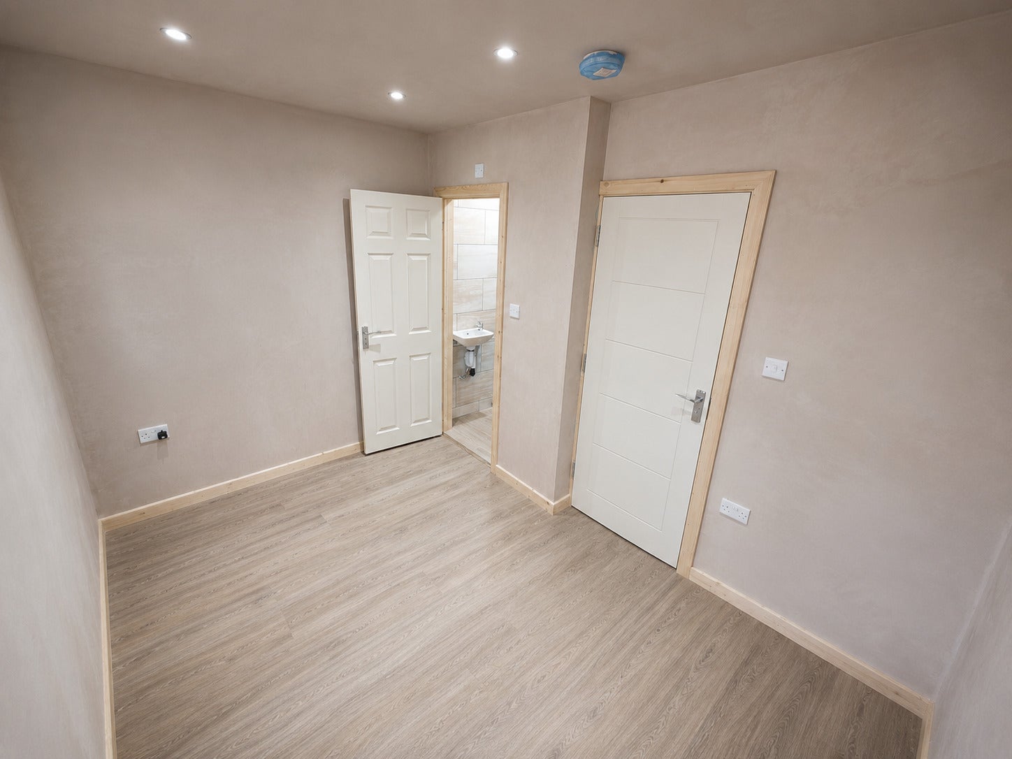 Room Charter Avenue in Coventry