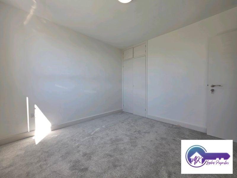 Flat Dorman Way in Greater London