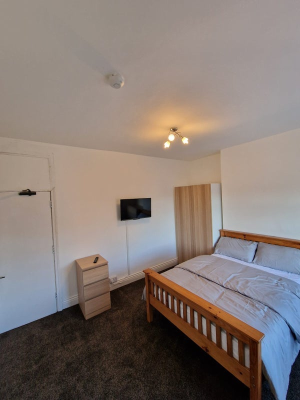 Room Mere Road in Birmingham