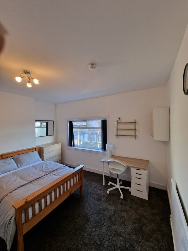 Room Mere Road in Birmingham