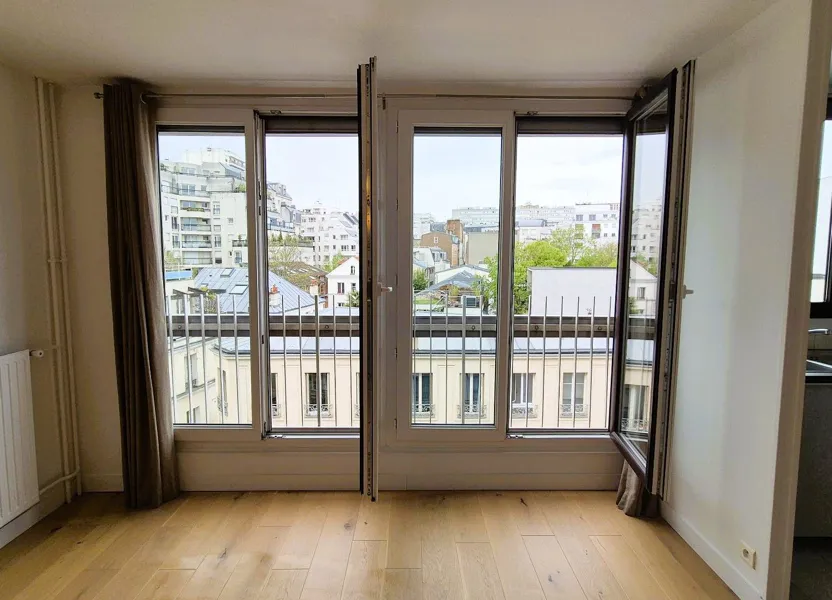 Flat Boulevard Sérurier in Paris