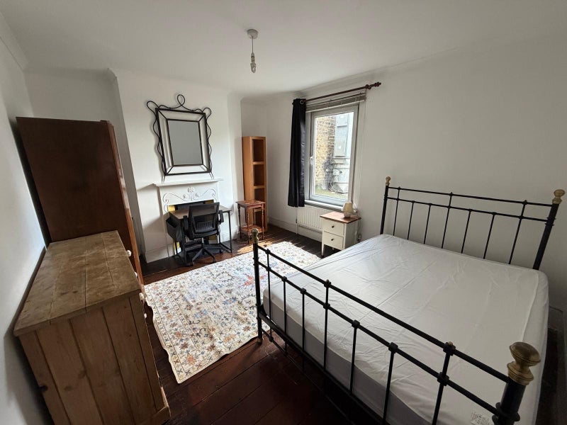 Room Harrow Road in Greater London