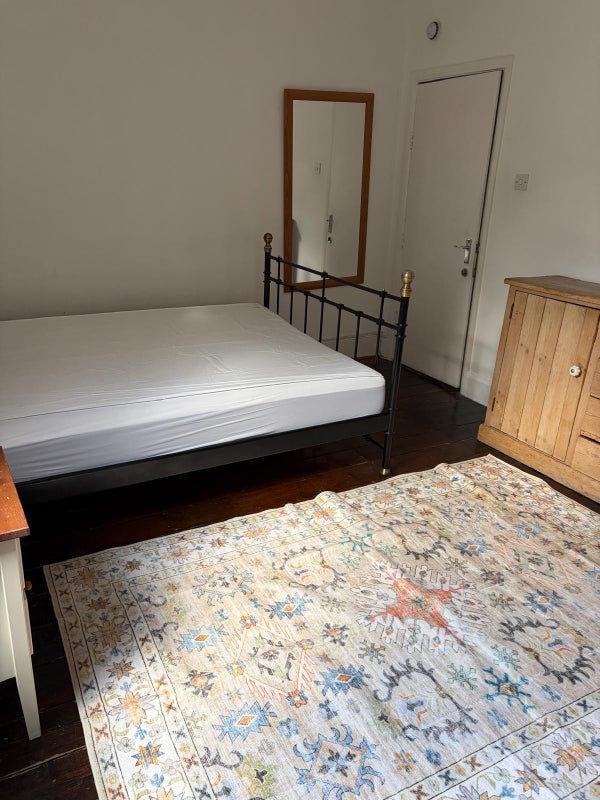 Room Harrow Road in Greater London