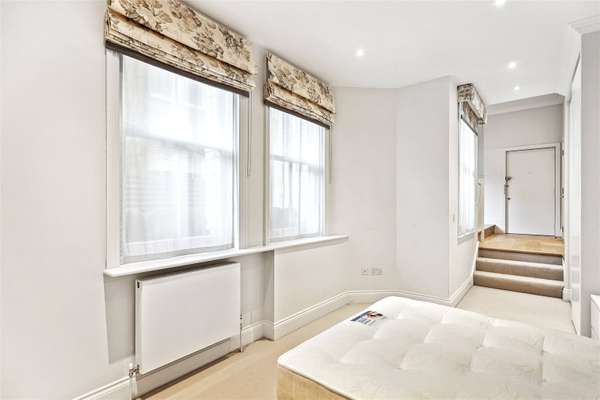 Flat Brompton Road in Greater London