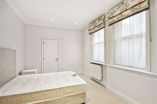 Flat Brompton Road in Greater London