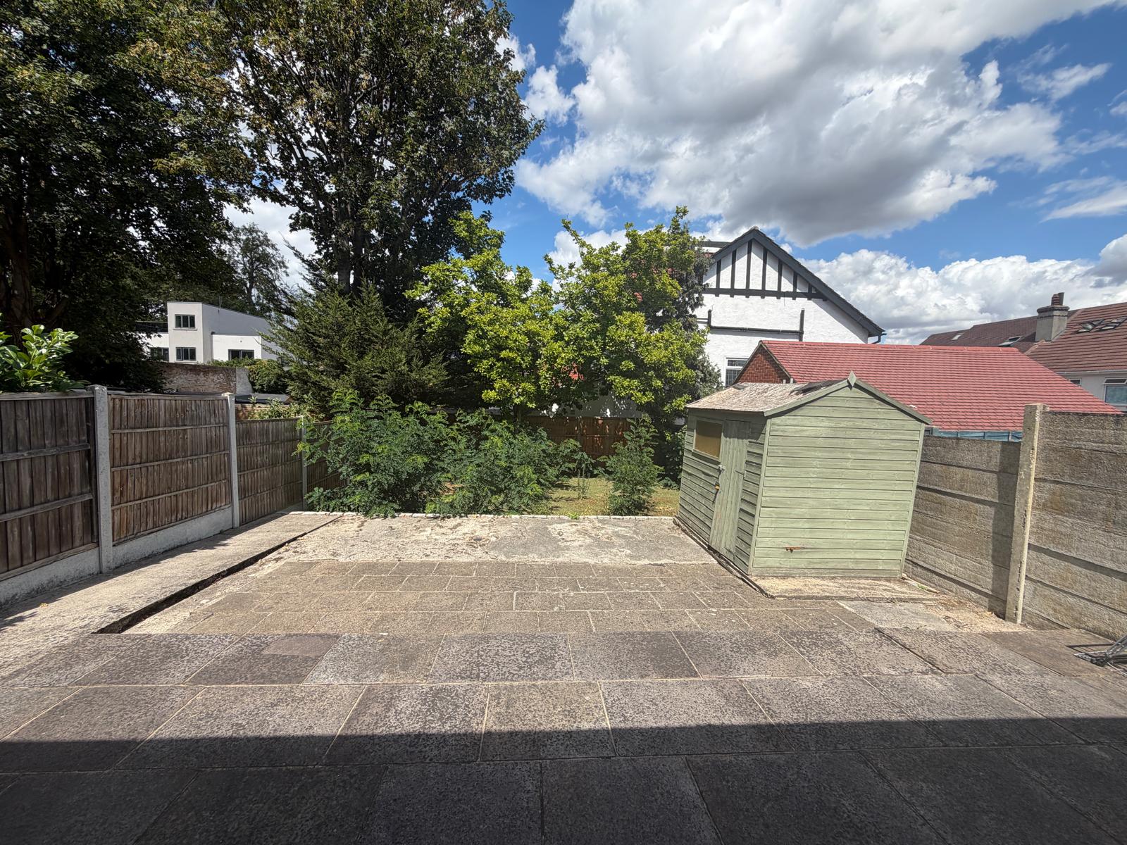 Room Kingfisher Avenue in Greater London