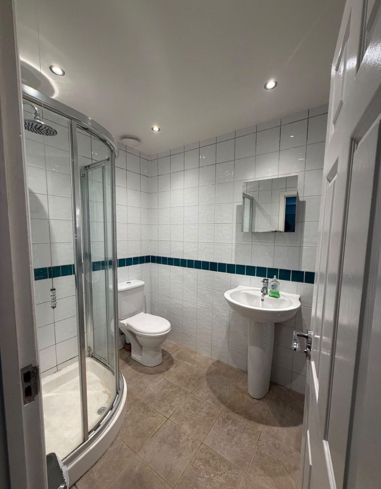 Room Kingfisher Avenue in Greater London