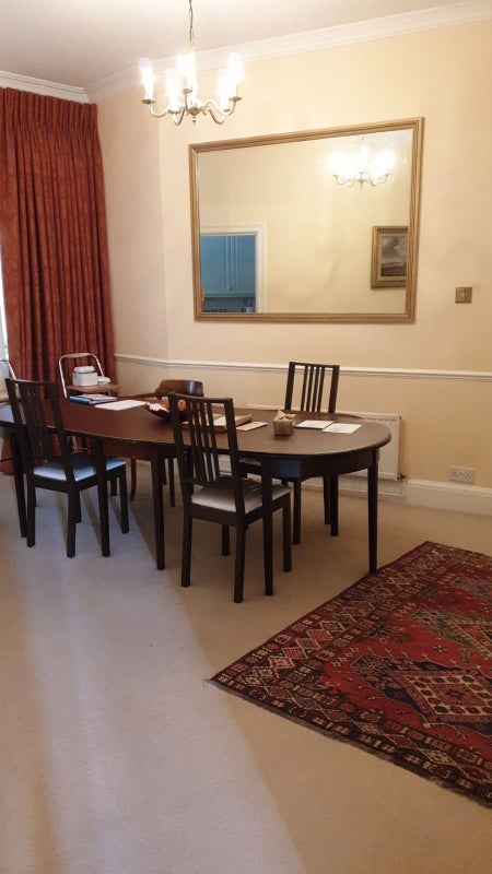 Room Kensington Court in Greater London