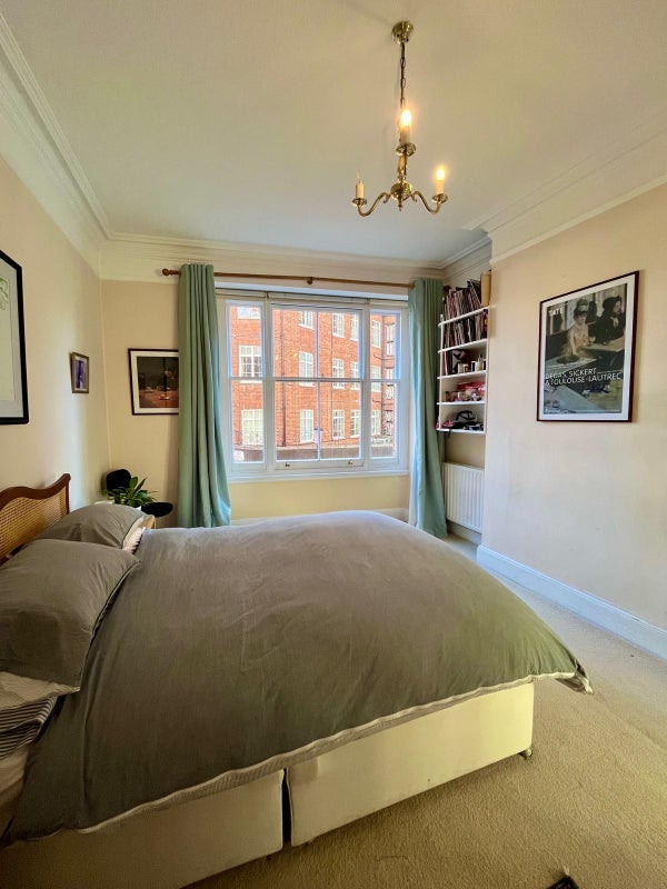Room Kensington Court in Greater London