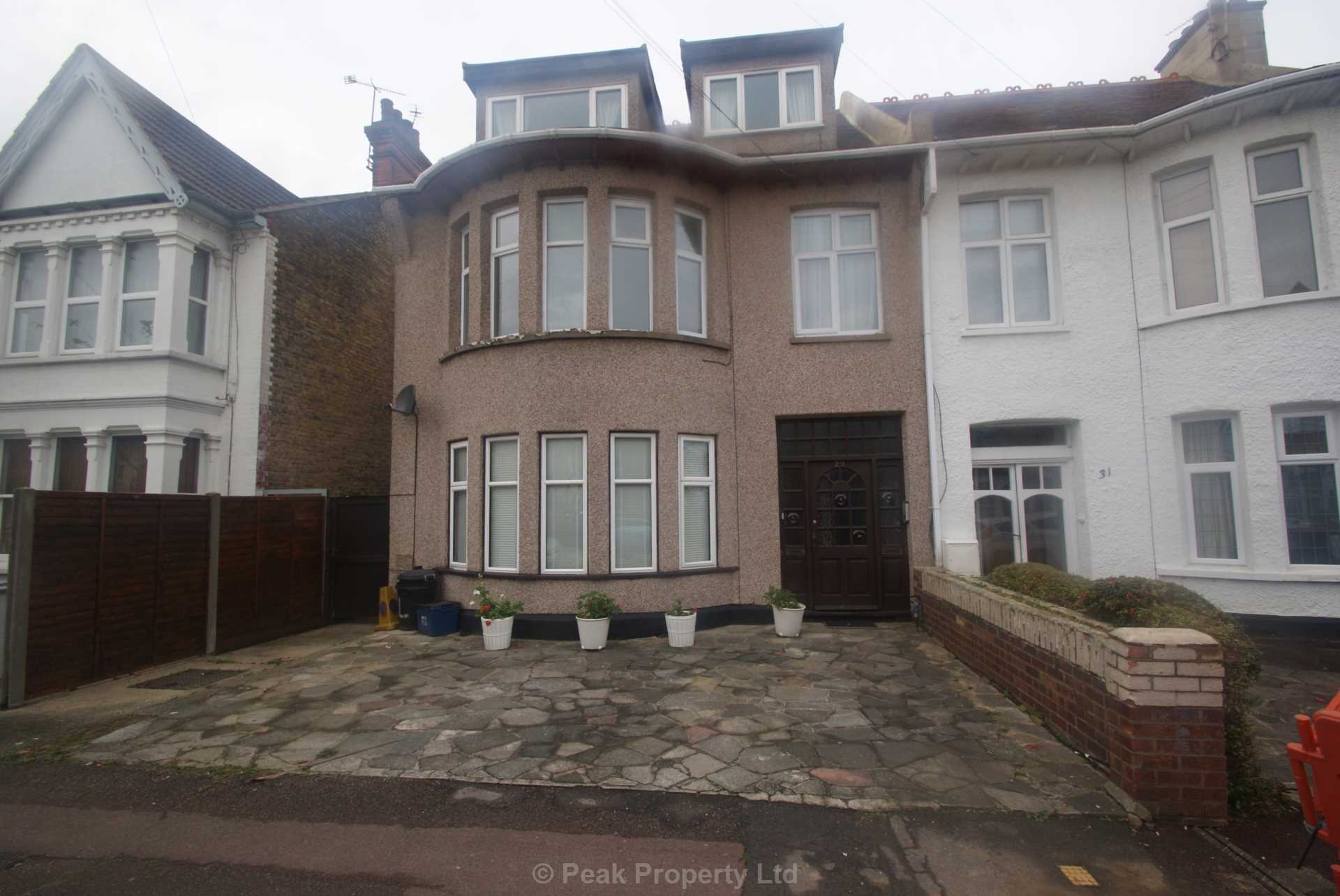Flat Elderton Road in Southend-on-Sea