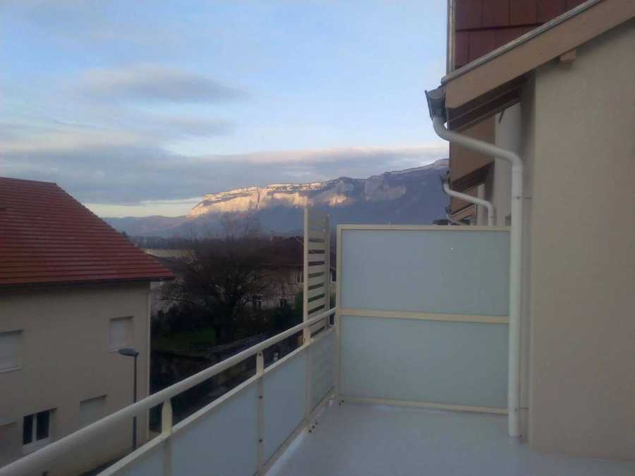 Flat Rue Rose Blanc in Brignoud