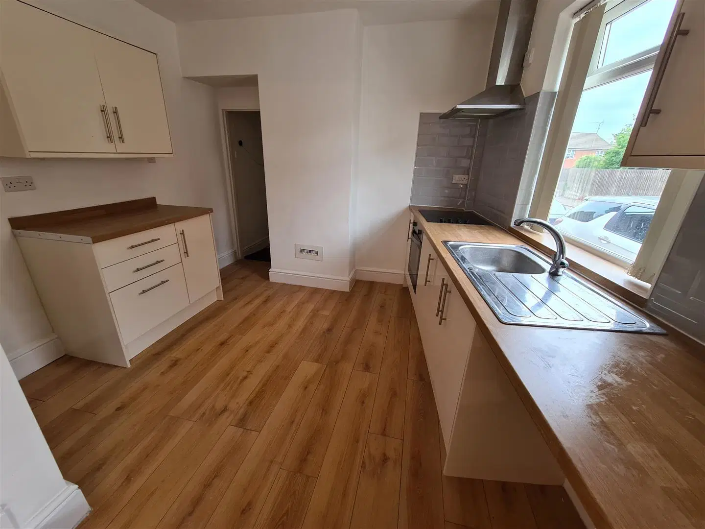 Flat Woodside Court in Rugby