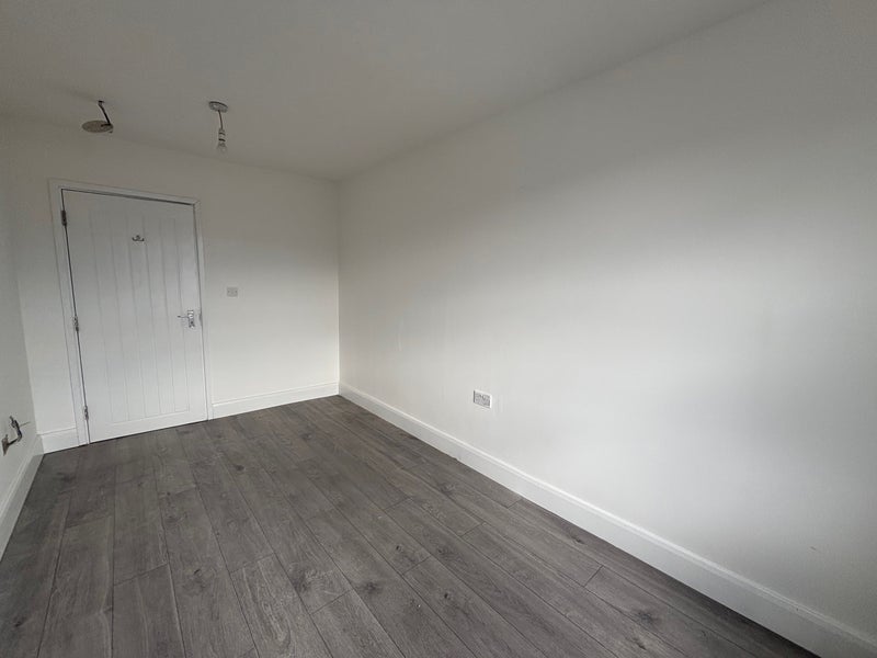 Flat Craven Park Road in Greater London