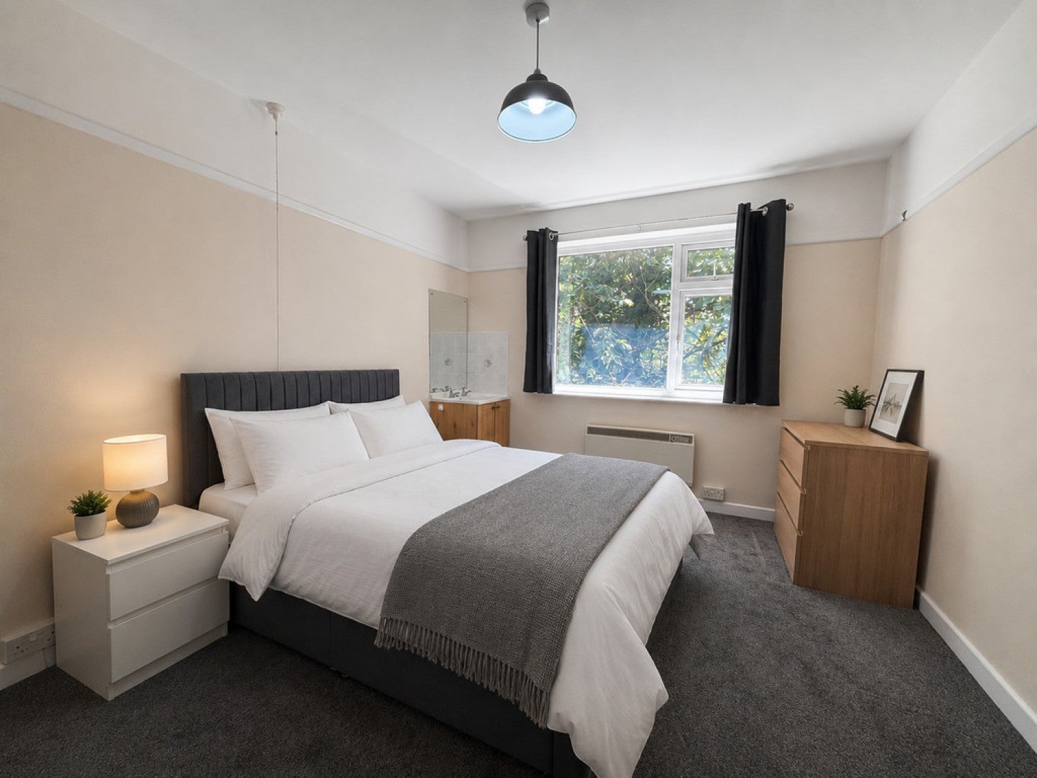Room Seaton Road in Yeovil