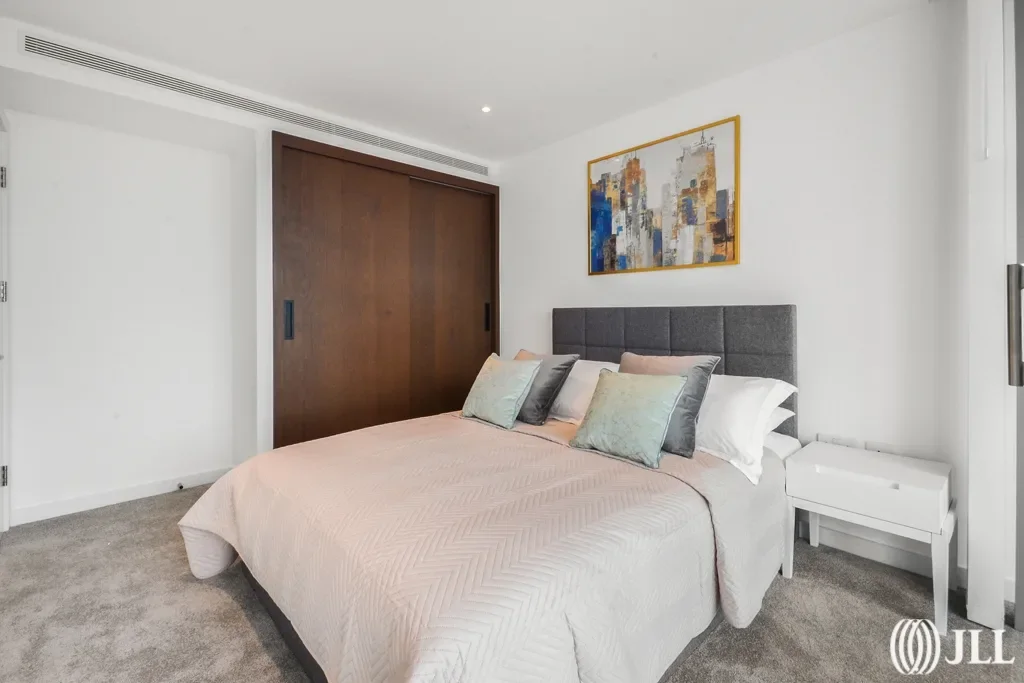 Flat Millharbour in Greater London