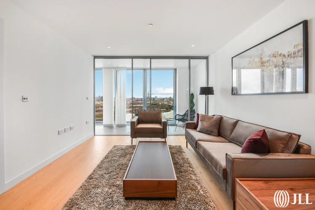 Flat Millharbour in Greater London