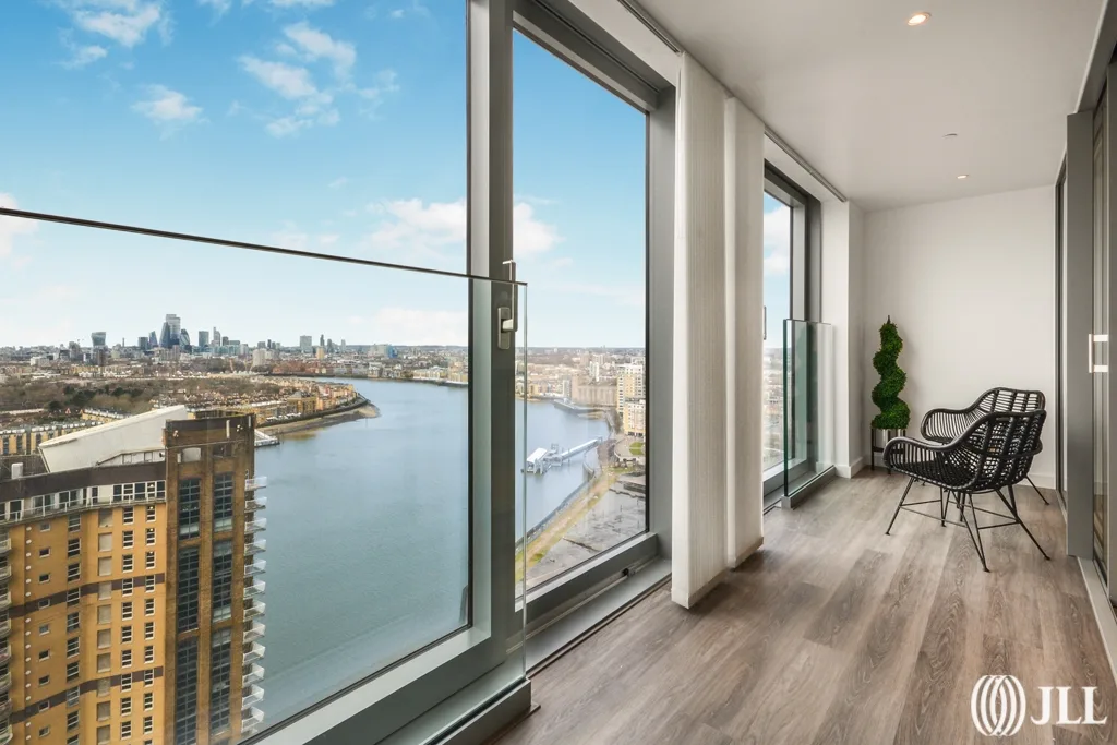 Flat Millharbour in Greater London