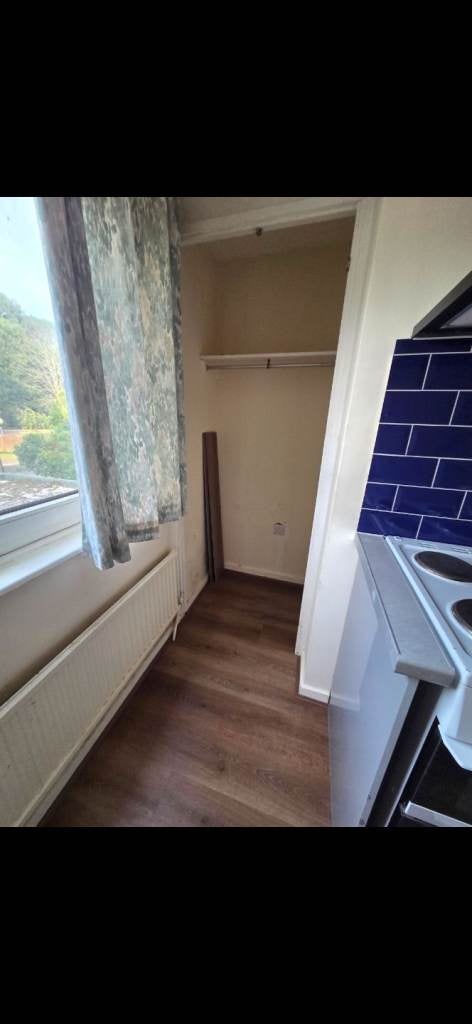 Flat Colonsay Road in Crawley