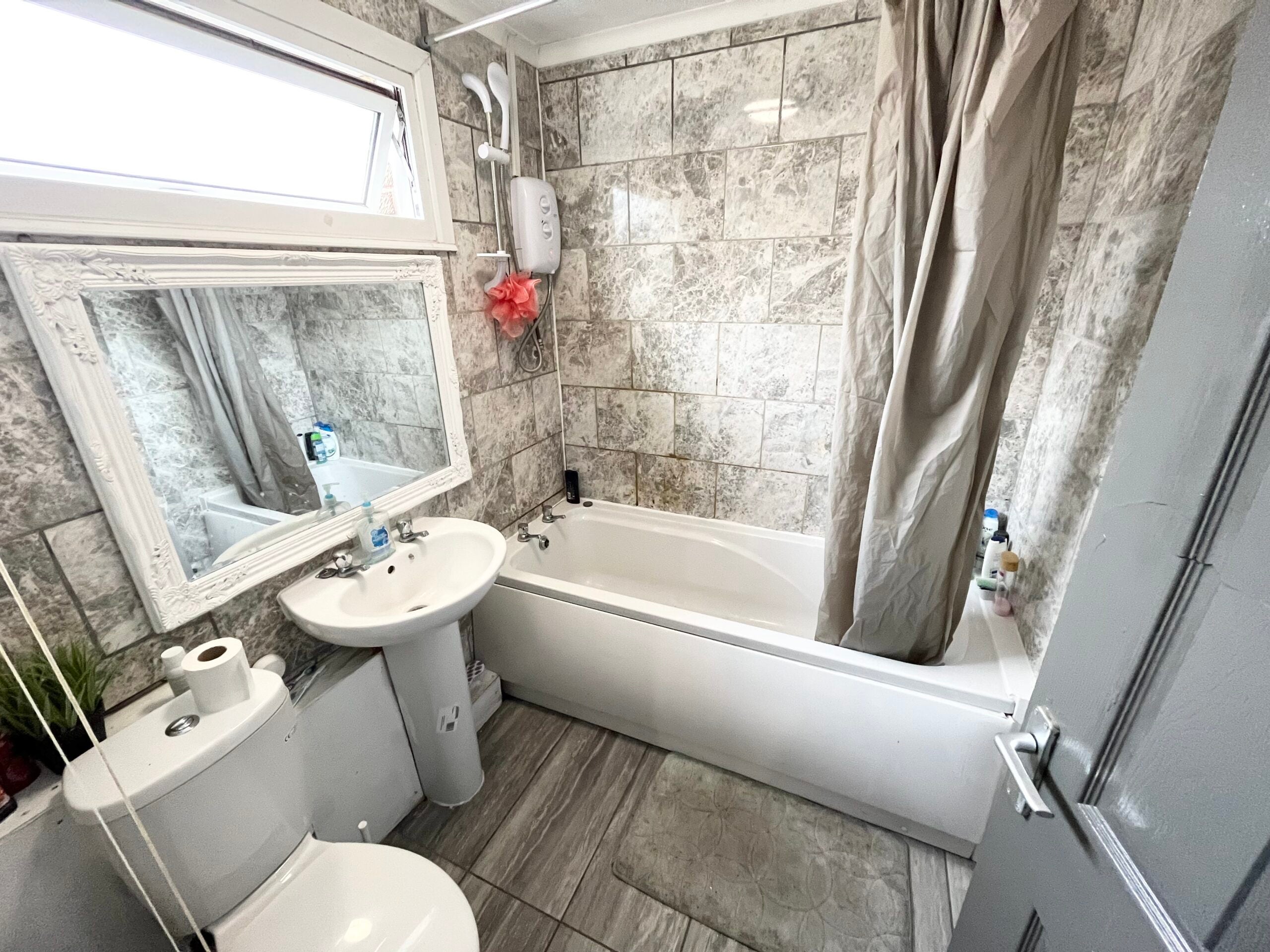 Room Manton in Peterborough