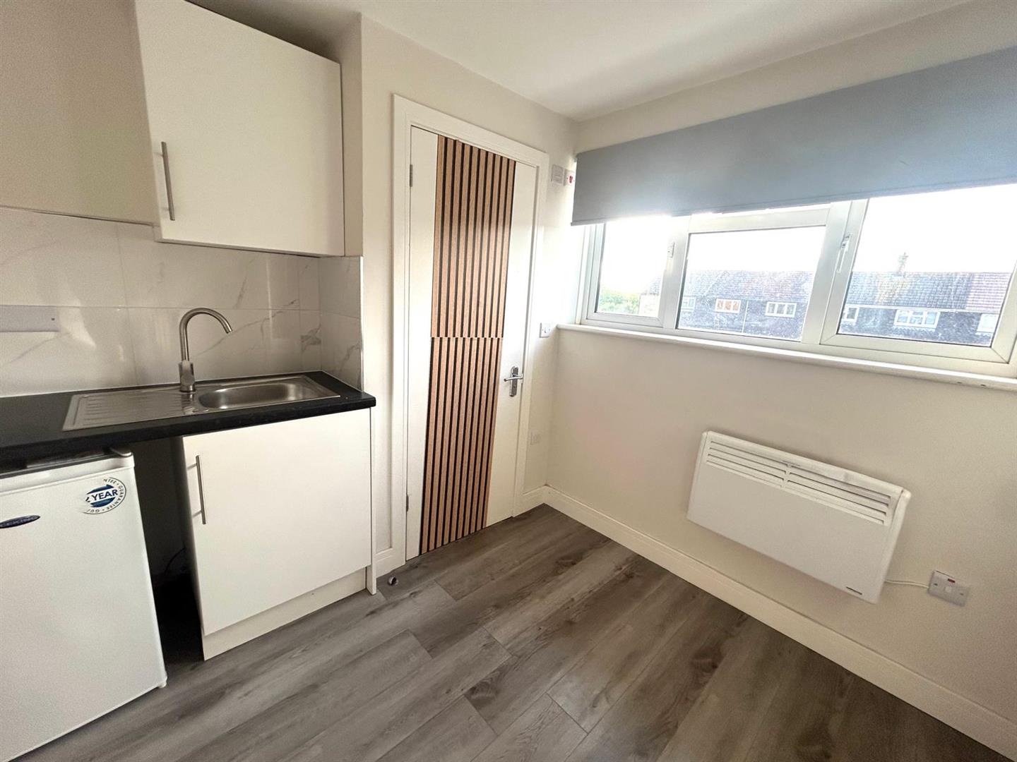 Room Ashwood Road in Hertsmere