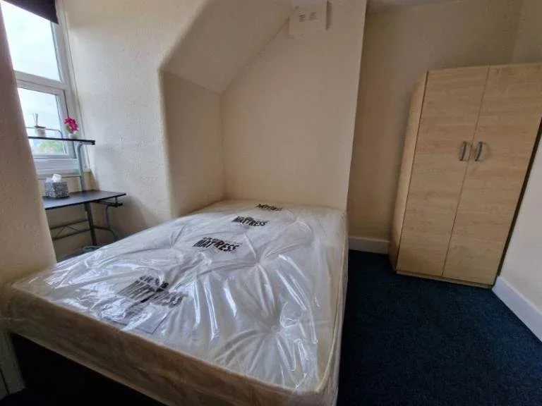 Room Portway in Greater London
