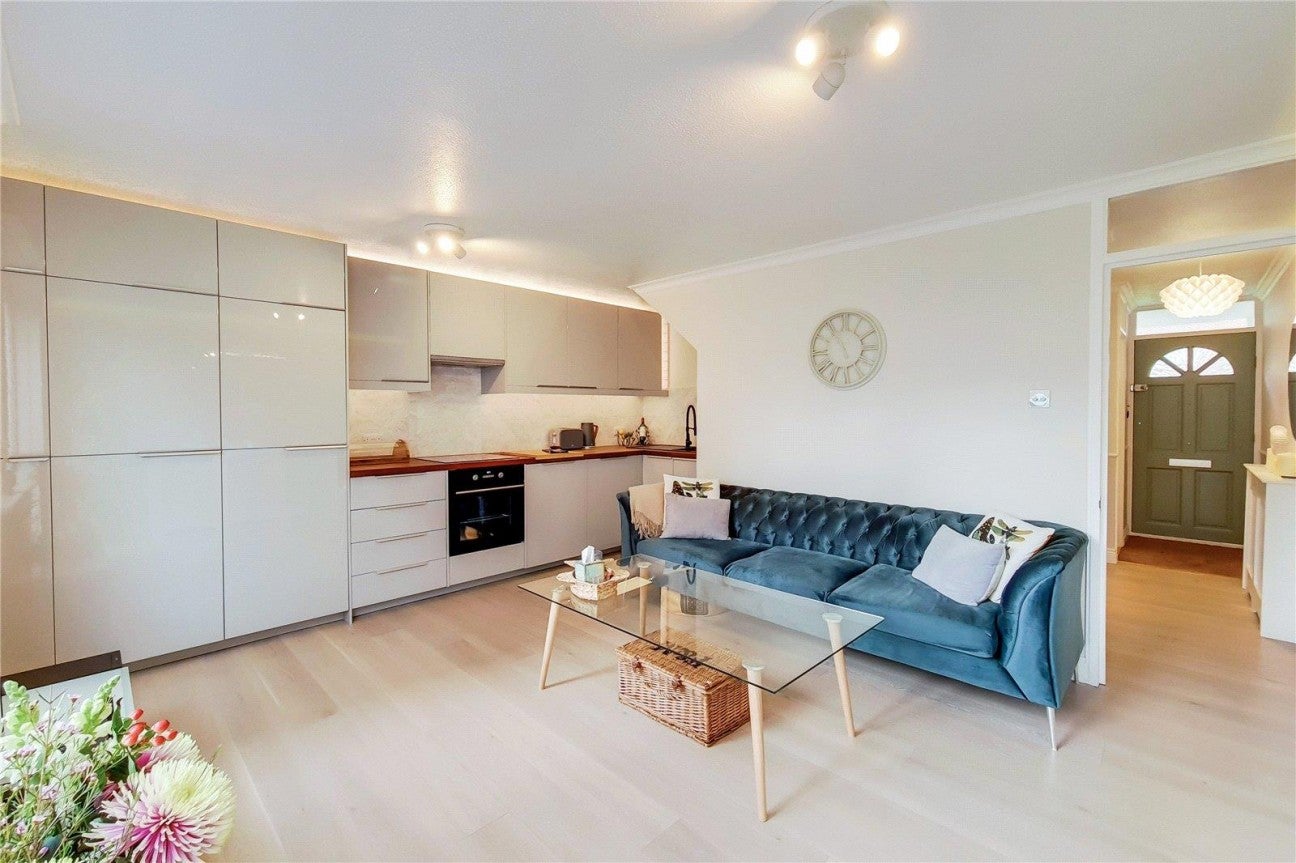 House Surrey Lane in Greater London