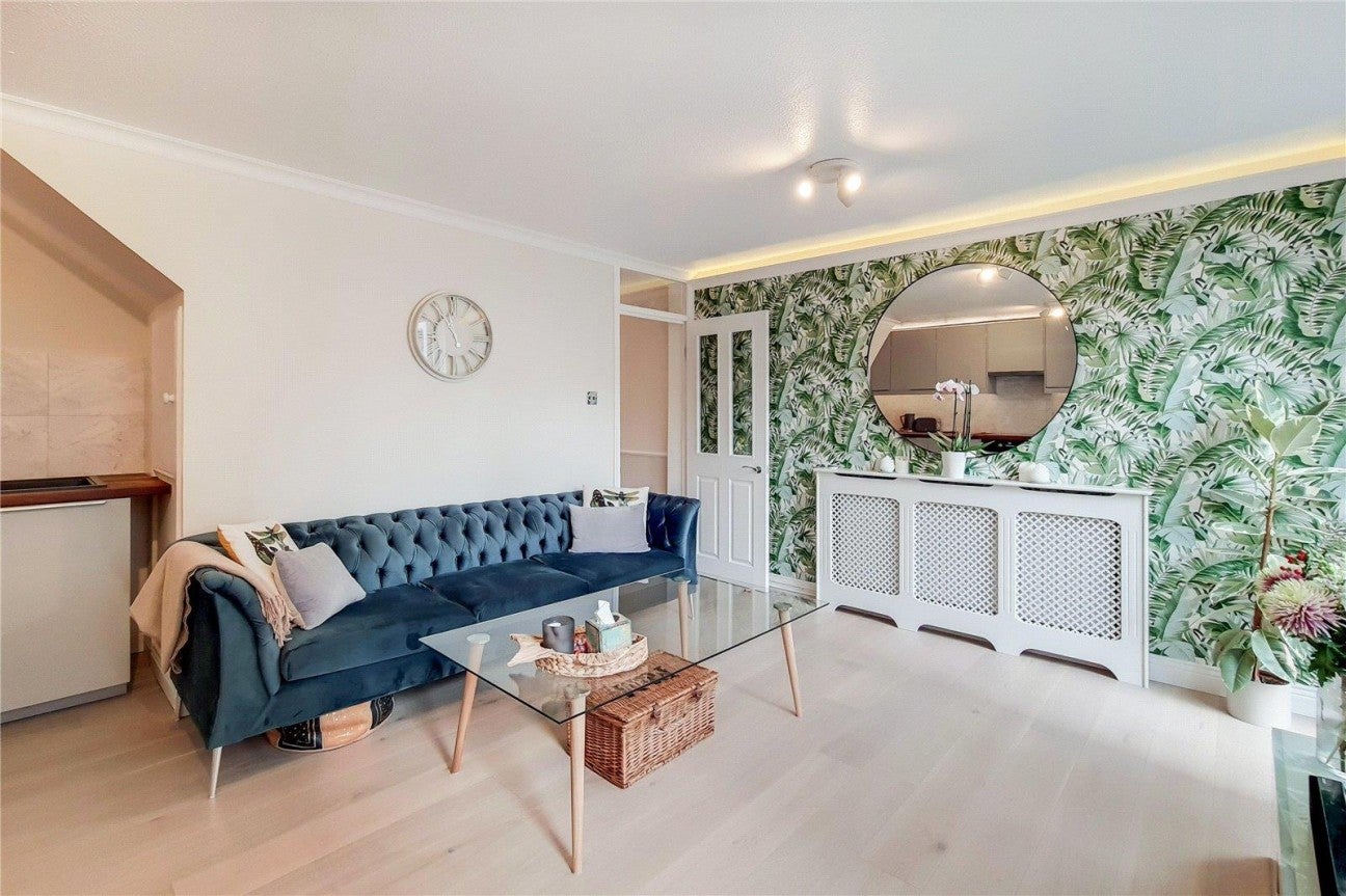 House Surrey Lane in Greater London