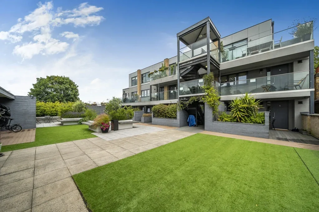 Flat Lordship Lane in Greater London