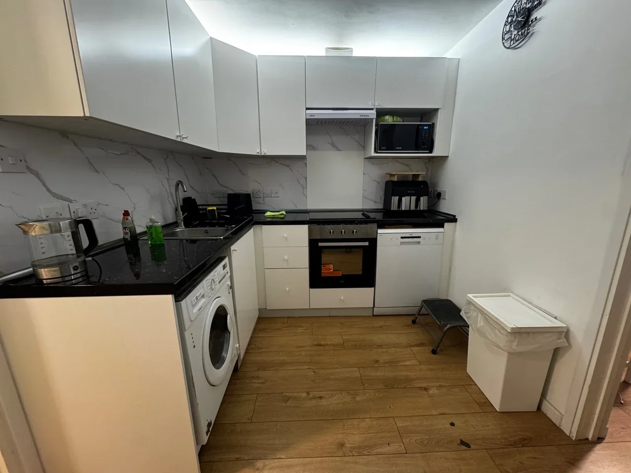 House Belgrave Walk in Greater London
