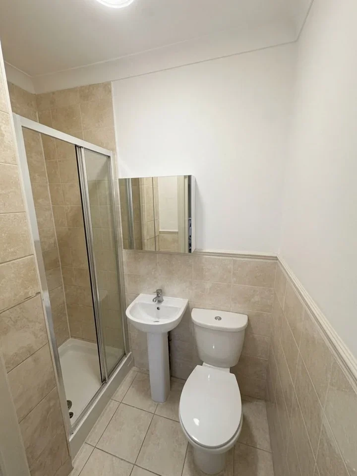 Flat Hendon Way in Greater London