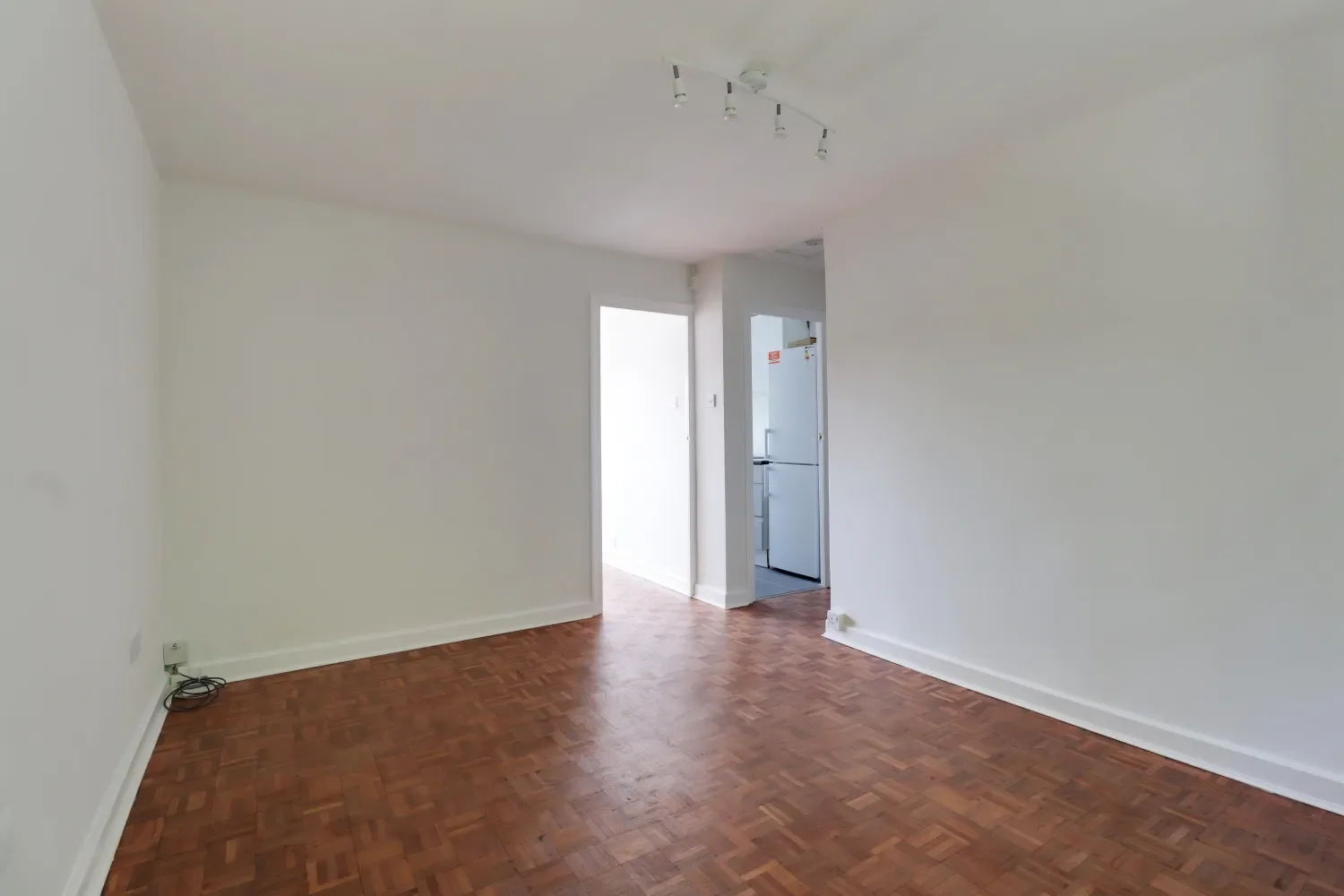 Flat Biddulph Road in Greater London