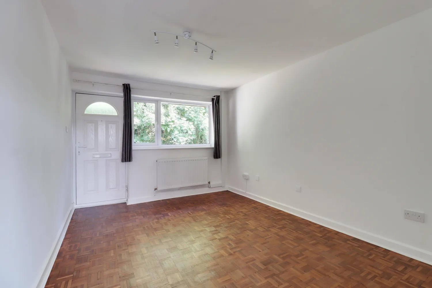 Flat Biddulph Road in Greater London