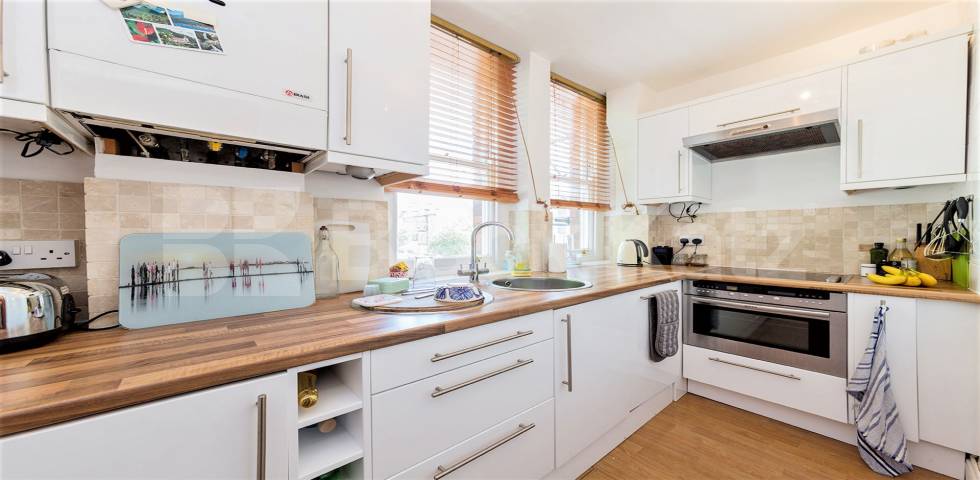 Flat Iverson Road in Greater London