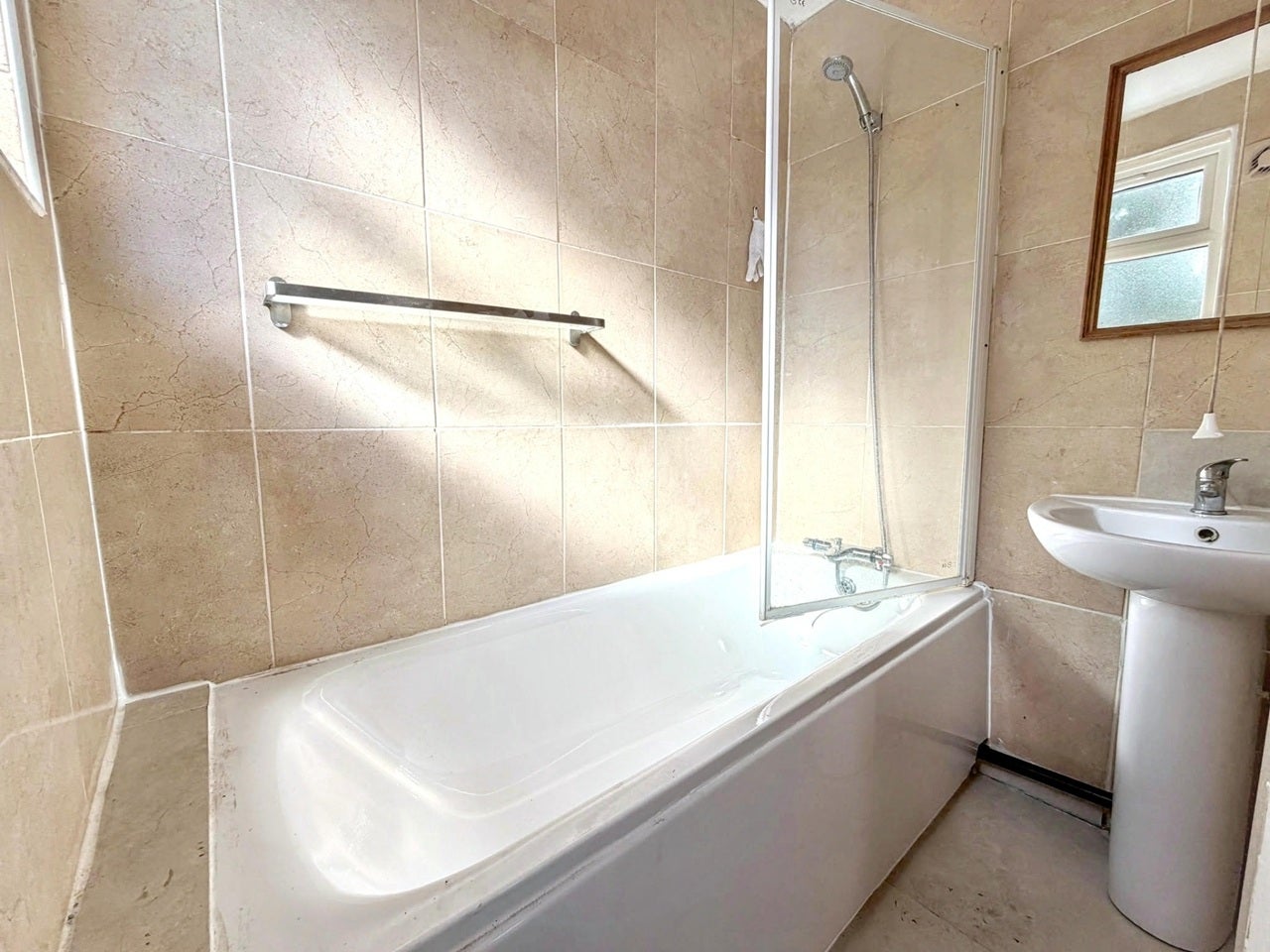 Flat Westbury Avenue in Greater London