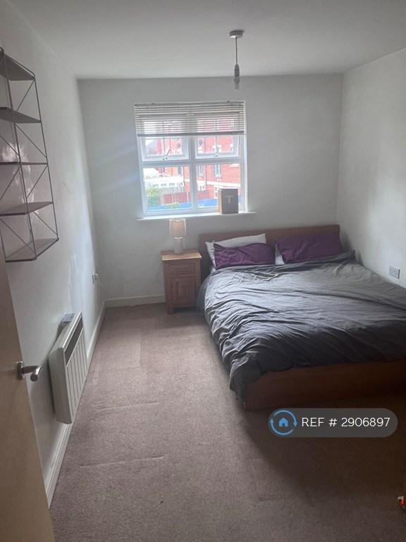 Room Aphelion Way in Reading