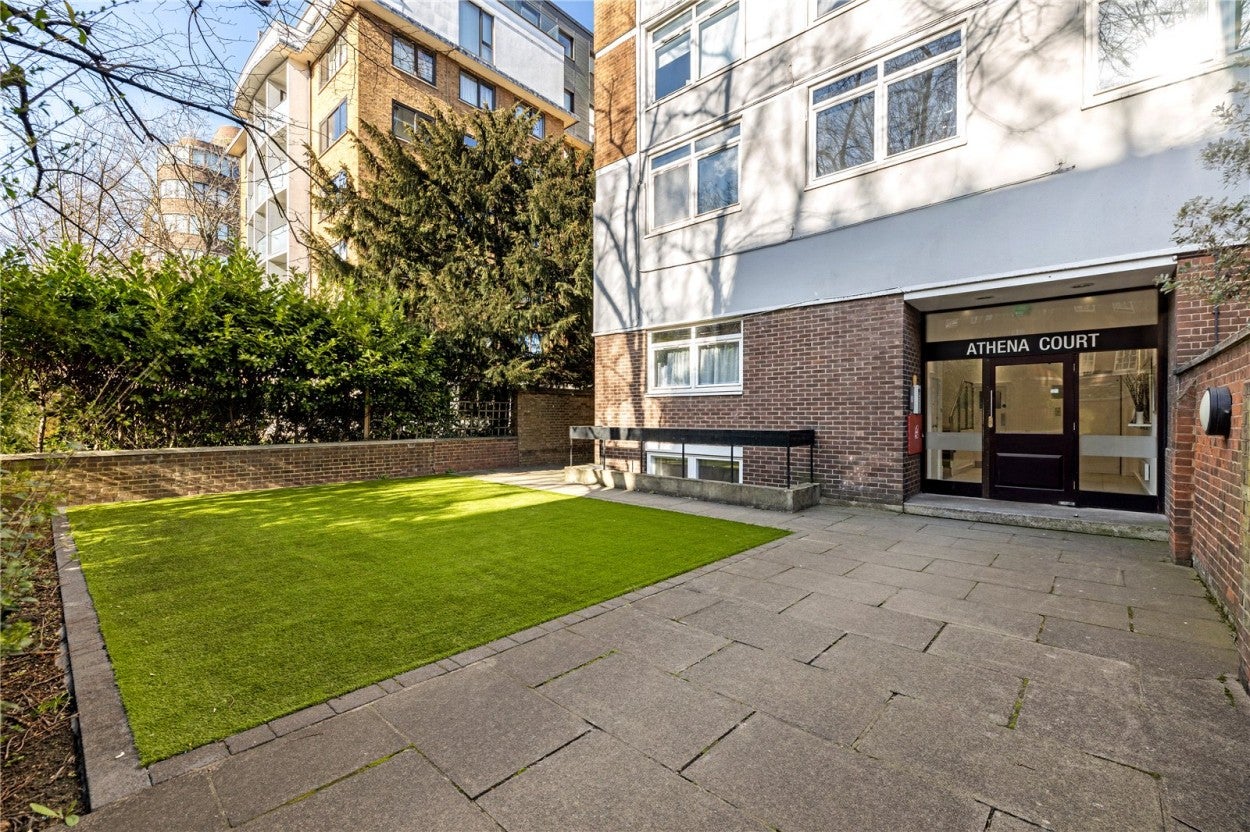 Flat Queen's Terrace in City of Westminster