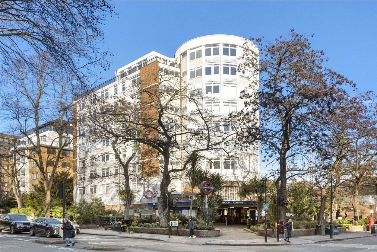 Flat Queen's Terrace in City of Westminster