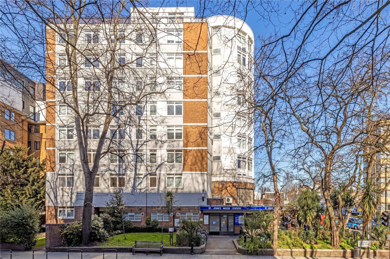 Flat Queen's Terrace in City of Westminster