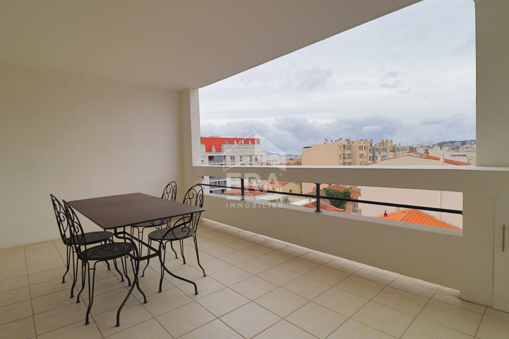 Flat Rue d'Orient in Marseille