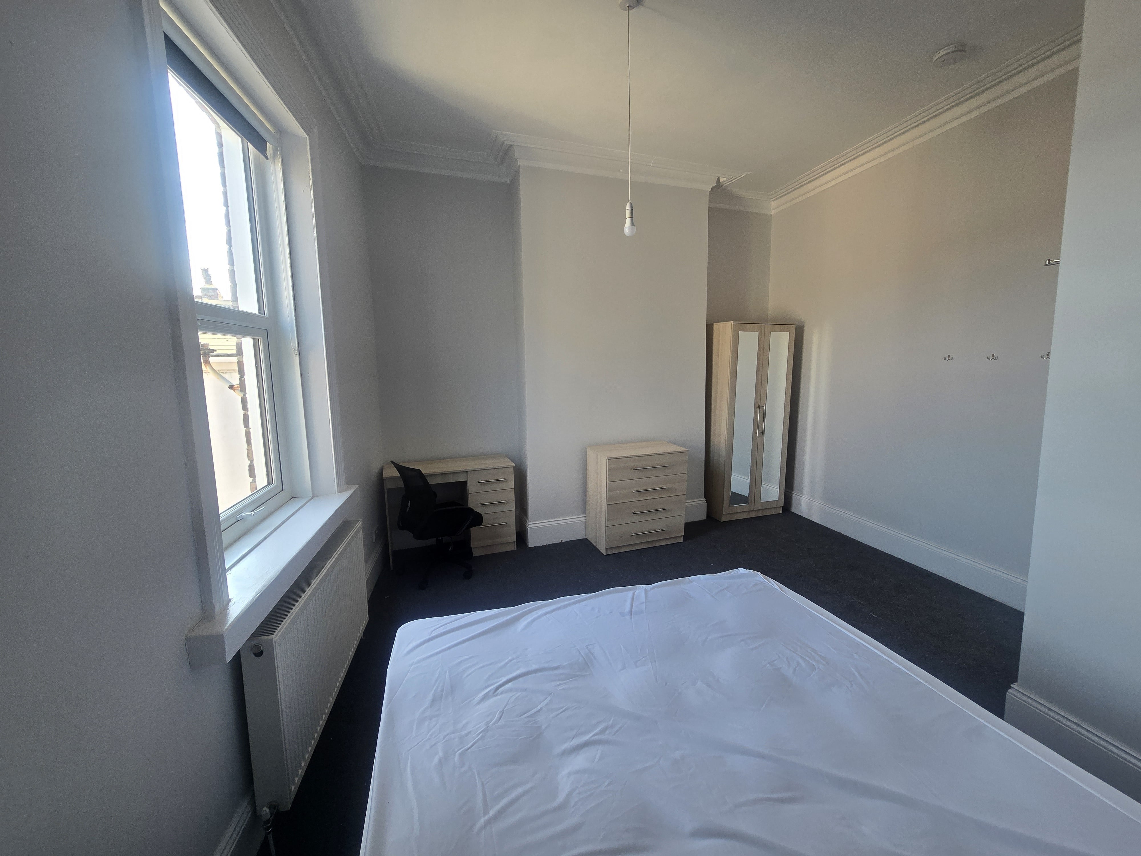 Room Thompson Road in Sunderland