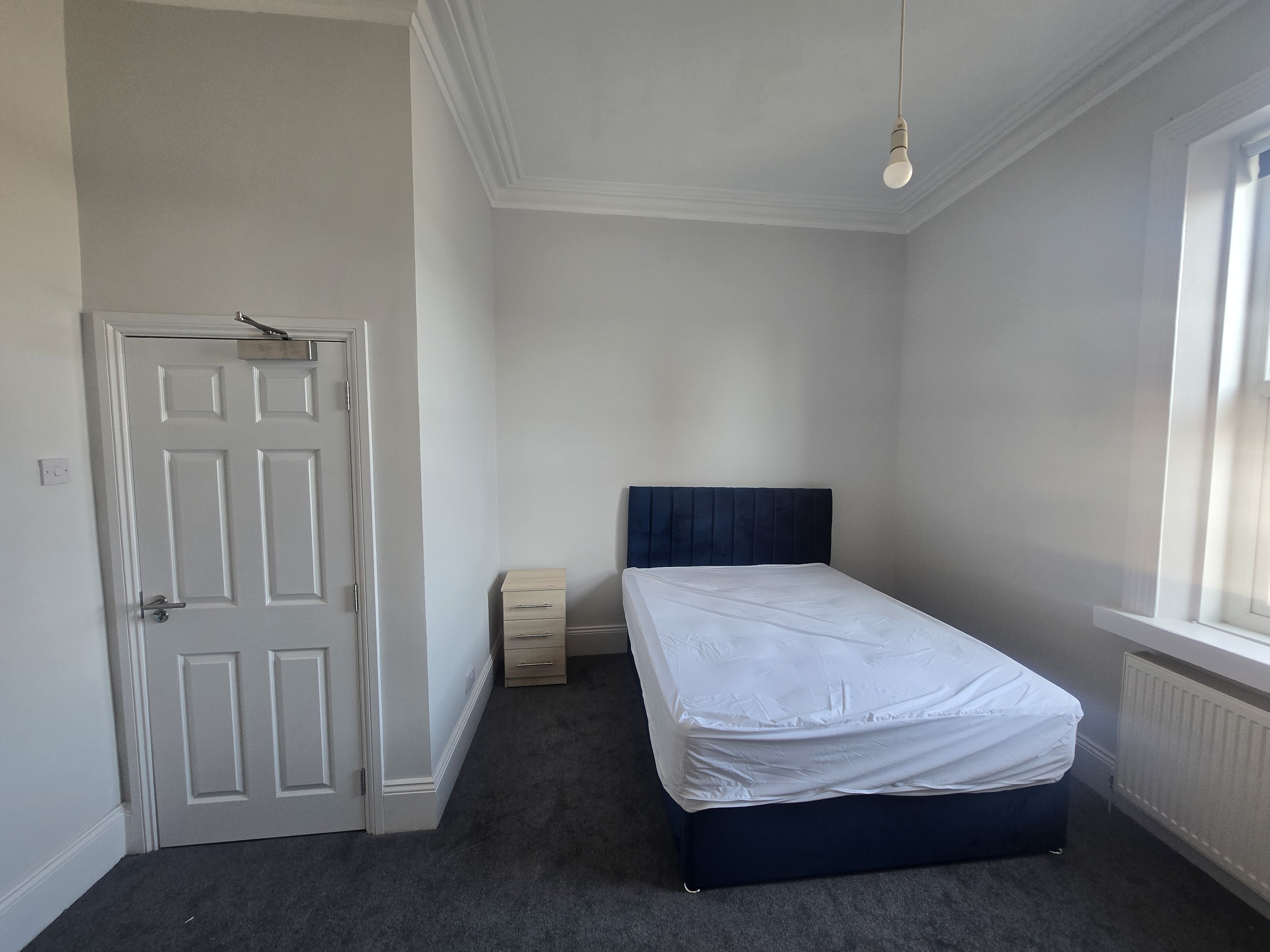 Room Thompson Road in Sunderland