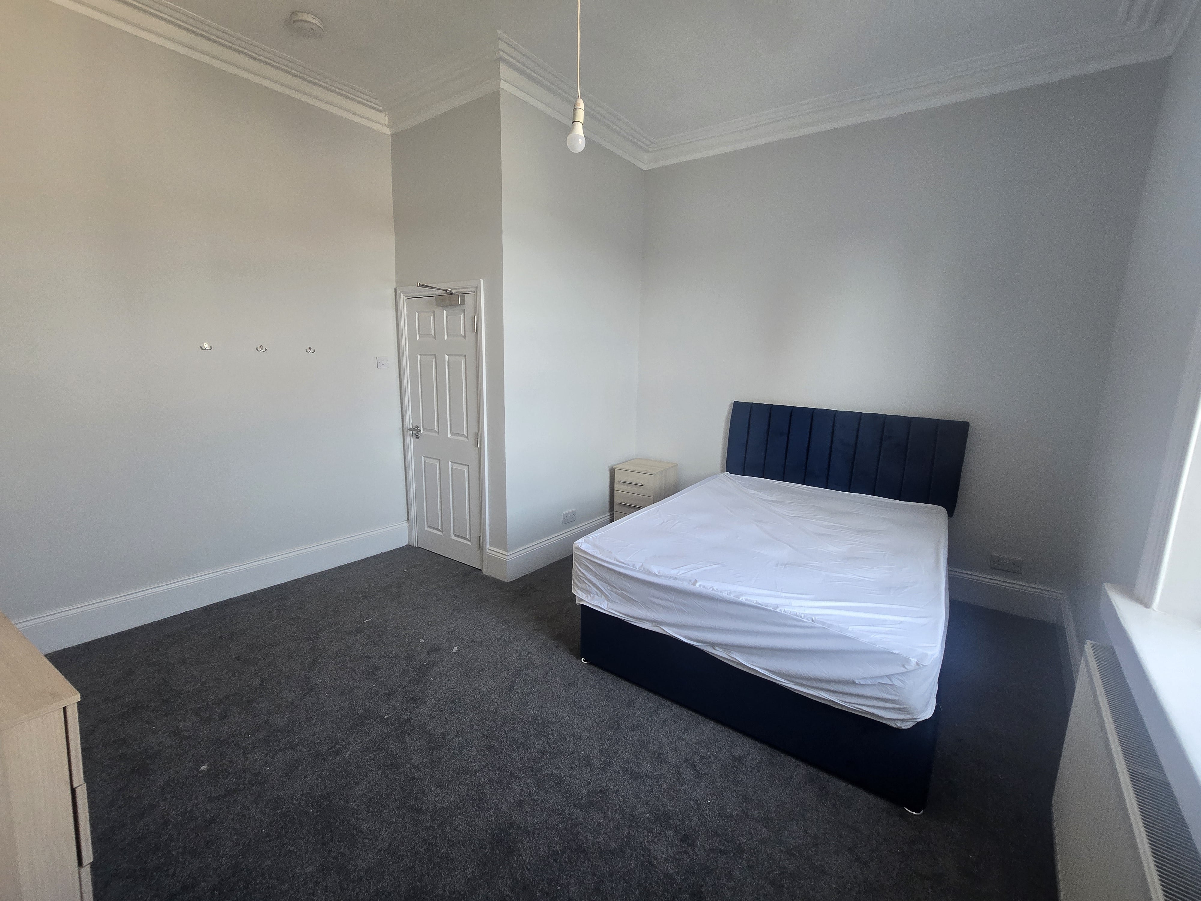 Room Thompson Road in Sunderland
