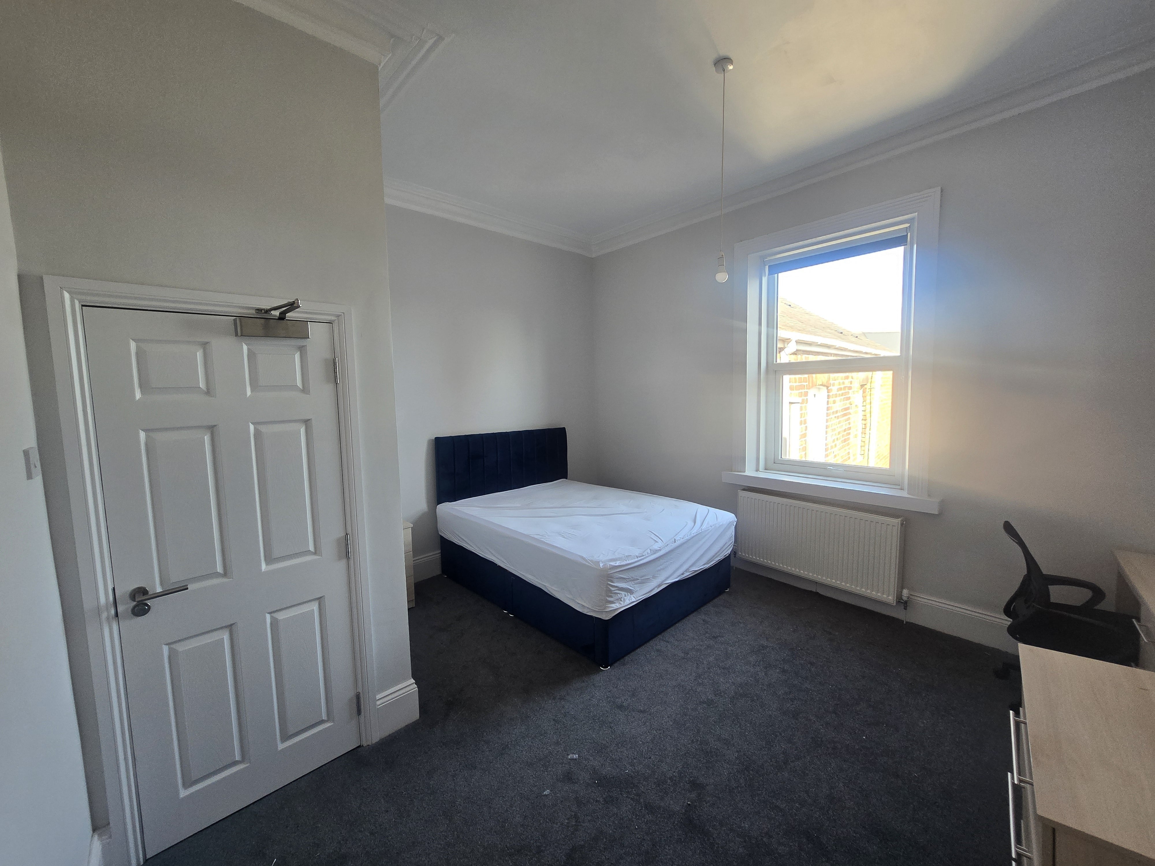 Room Thompson Road in Sunderland