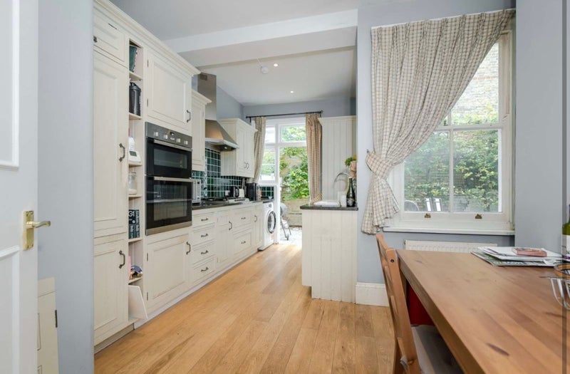 Room Wakehurst Road in Greater London