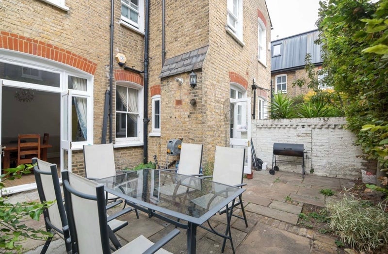 Room Wakehurst Road in Greater London