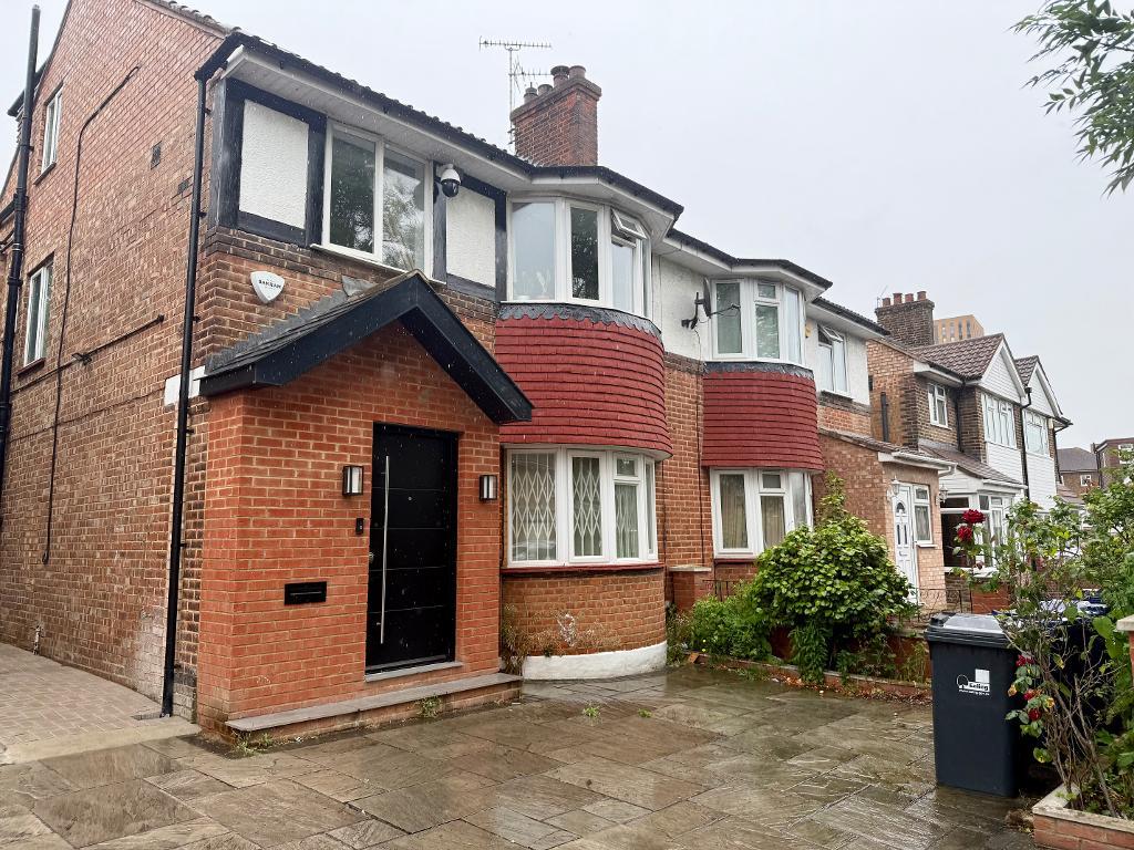 House Bowes Road in Greater London