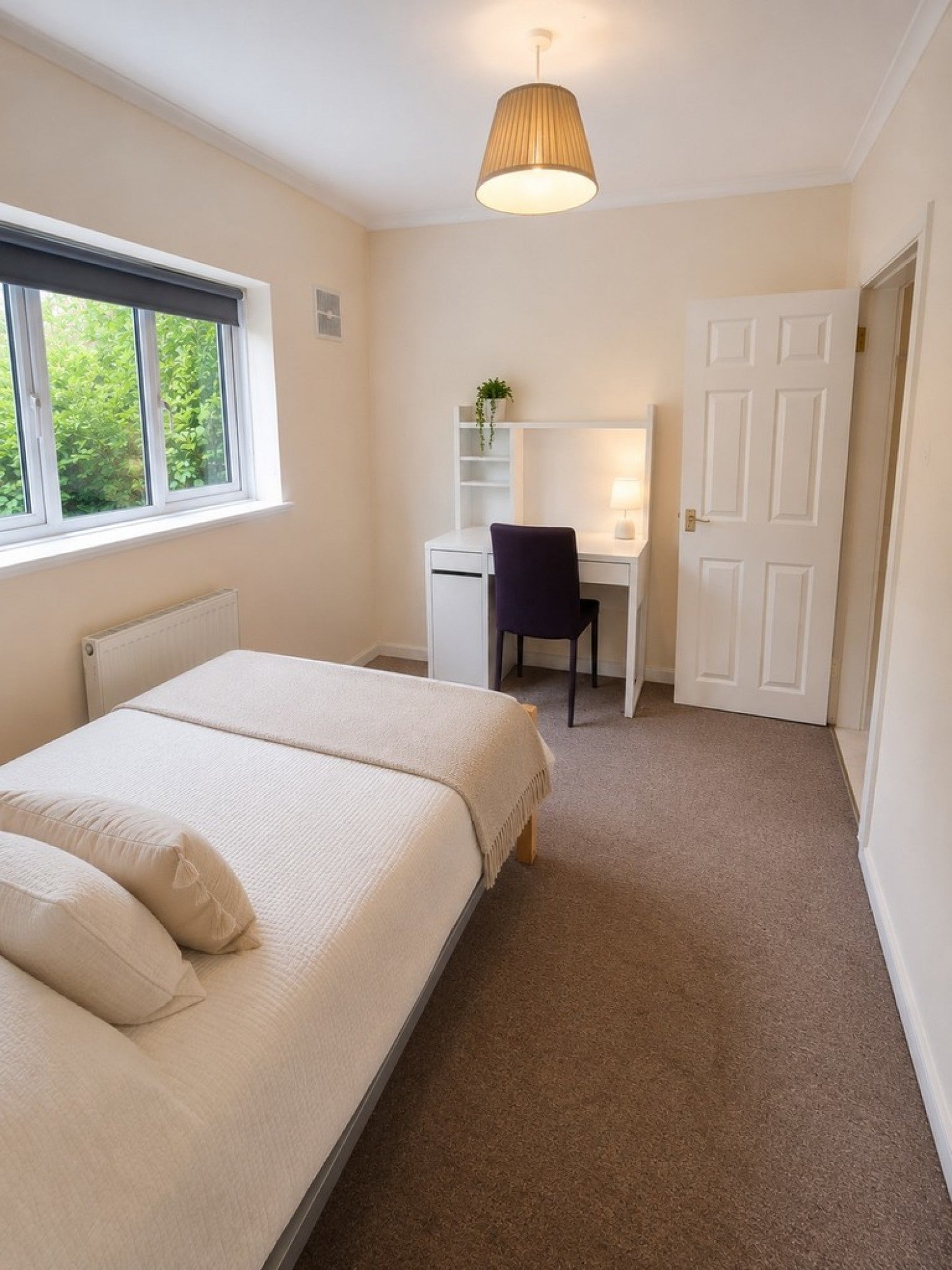Room Wavell Way in Winchester