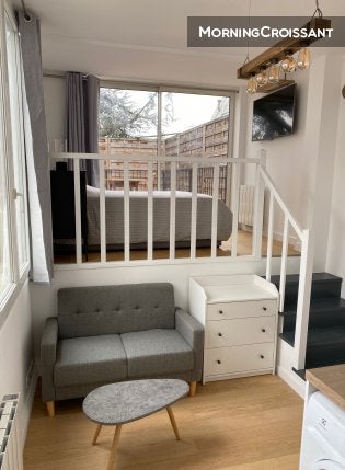 Flat Rue Honoré d'Estienne d'Orves in Suresnes