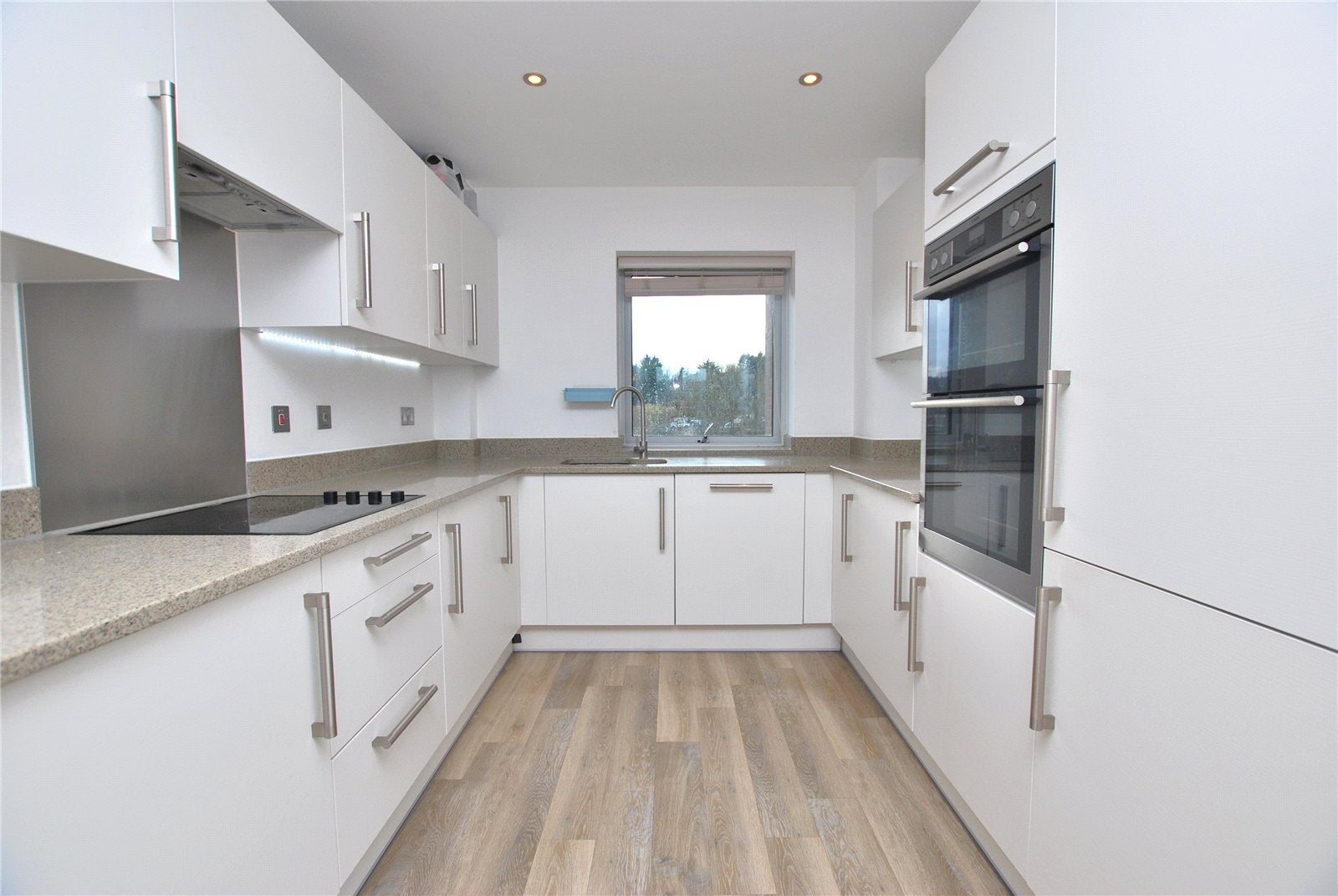 Flat Station View in Guildford